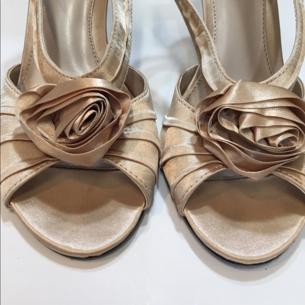 ( Coach and Four )  Vintage Champagne Woman's Heel