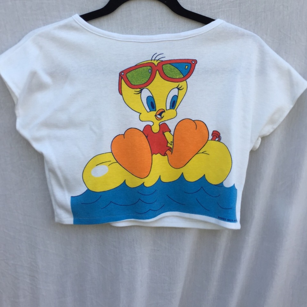 sold X VINTAGE 1985 WARNER BROS TWEETY BIRD CROP TEE - Picture 3 of 8