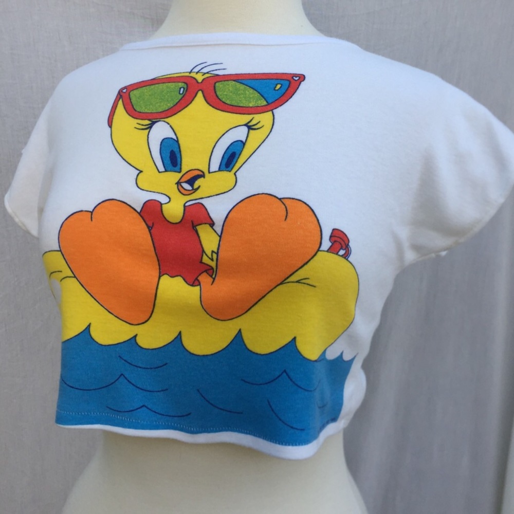 sold X VINTAGE 1985 WARNER BROS TWEETY BIRD CROP TEE - Picture 4 of 8