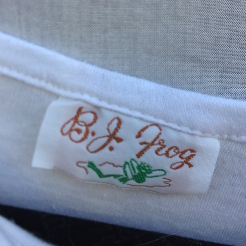 sold X VINTAGE 1985 WARNER BROS TWEETY BIRD CROP TEE - Picture 6 of 8