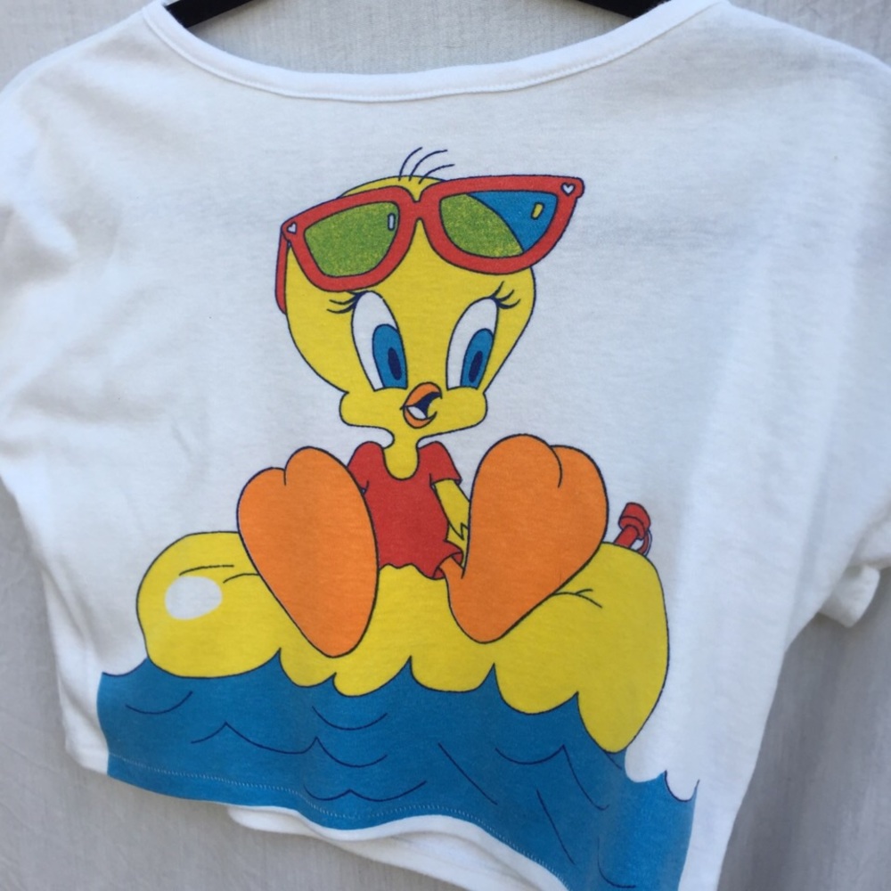 sold X VINTAGE 1985 WARNER BROS TWEETY BIRD CROP TEE - Picture 8 of 8