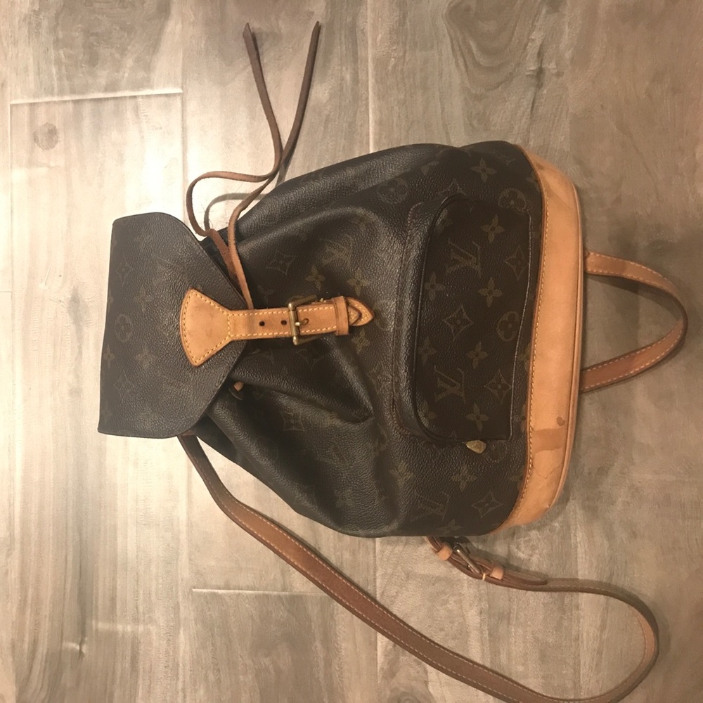 LOUIS VUITTON BACKPACK! (Kendall Jenner exact!)