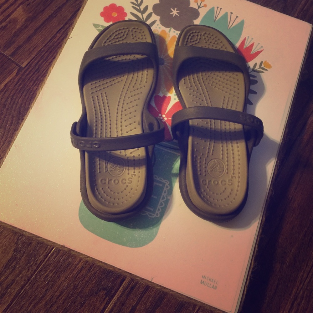 Girls crocs shoes 👡
