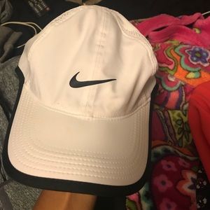 white nike hat