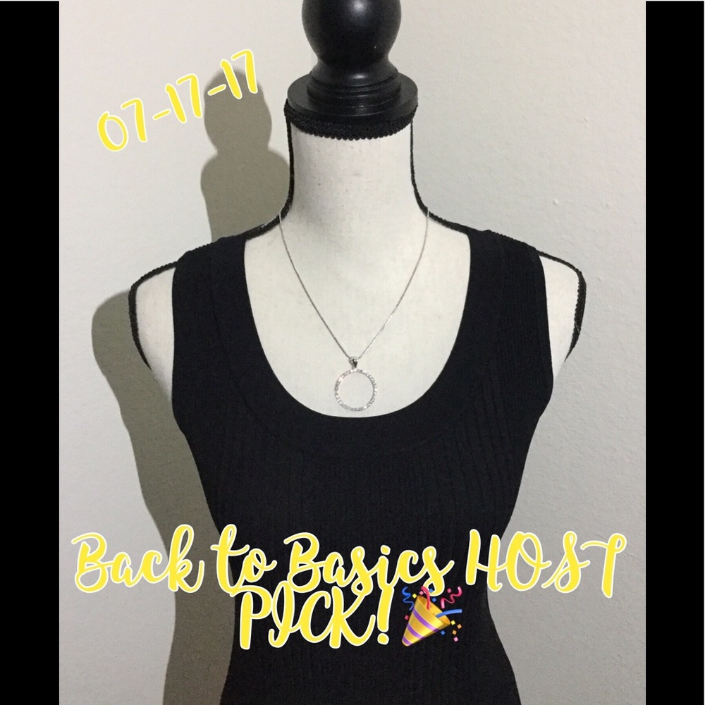 🎉🎉HOST PICK! Stunning Circle Pendant Necklace 💎