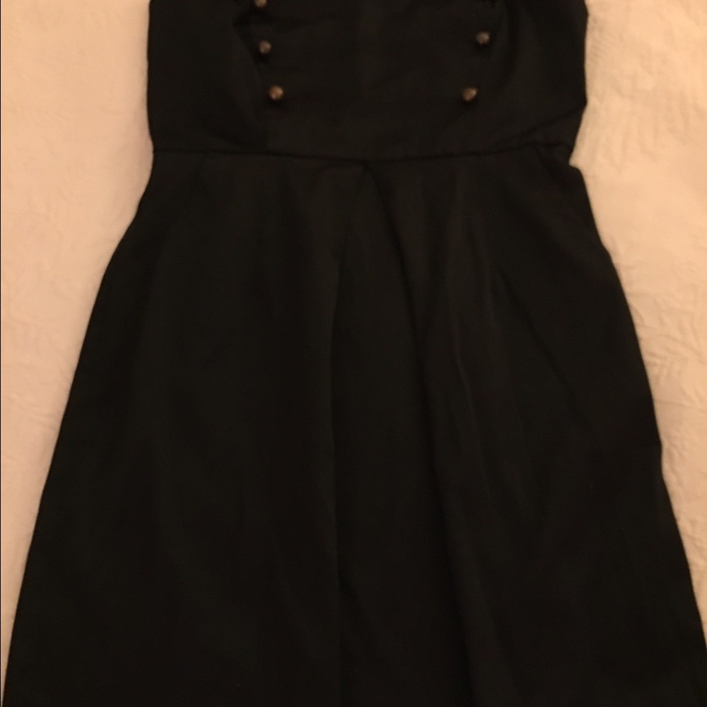 Black sleeveless dresd