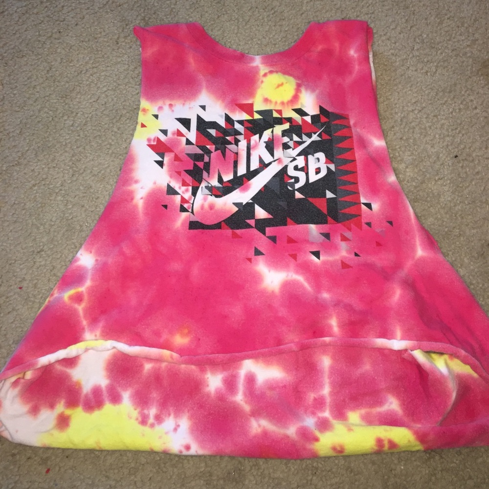 Cut Nike cropped tee