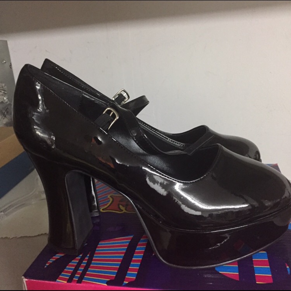 Black Platform shoes NIB Size 9