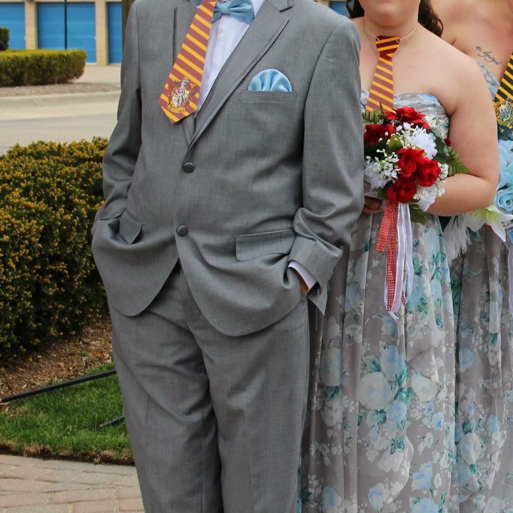 Complete 36R/42R Gray Suit/Wedding Party Tux