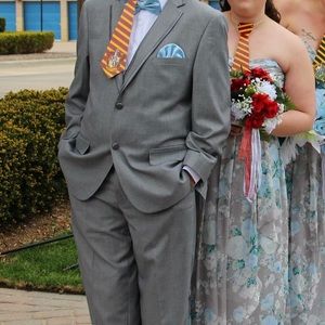 Complete 36R/42R Gray Suit/Wedding Party Tux