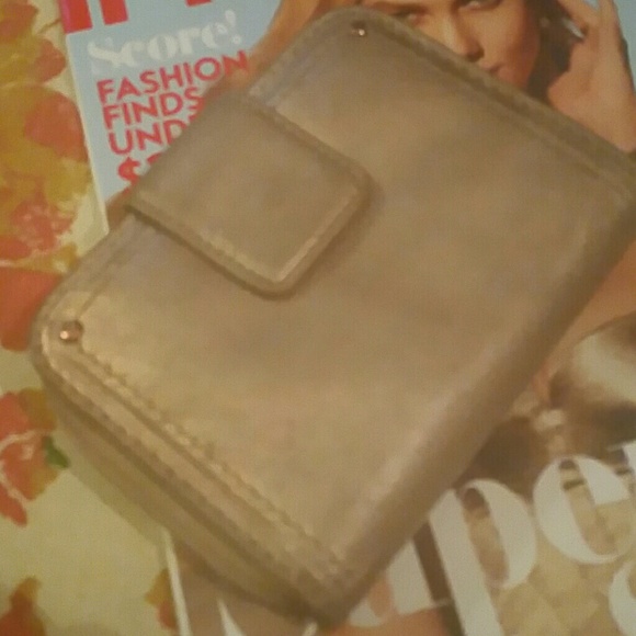 Rose Gold Fossil Wallet - Picture 2 of 5