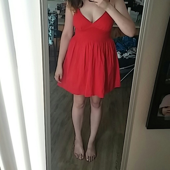 🚨 RED DRESS🚨 - Picture 3 of 4