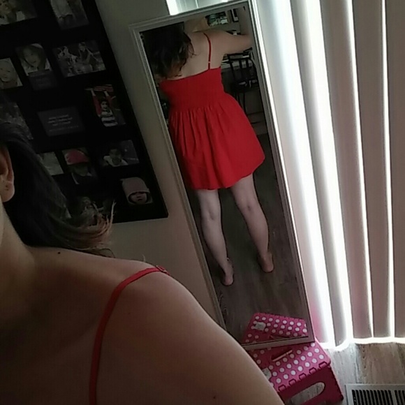 🚨 RED DRESS🚨 - Picture 4 of 4