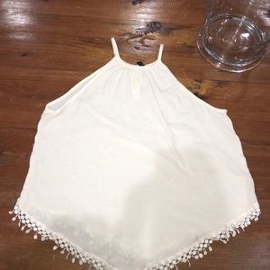 cream sleeve-less blouse
