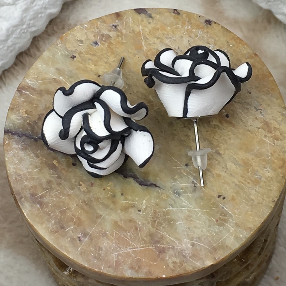 Black & White Flower Stud Earrings - Picture 9 of 10