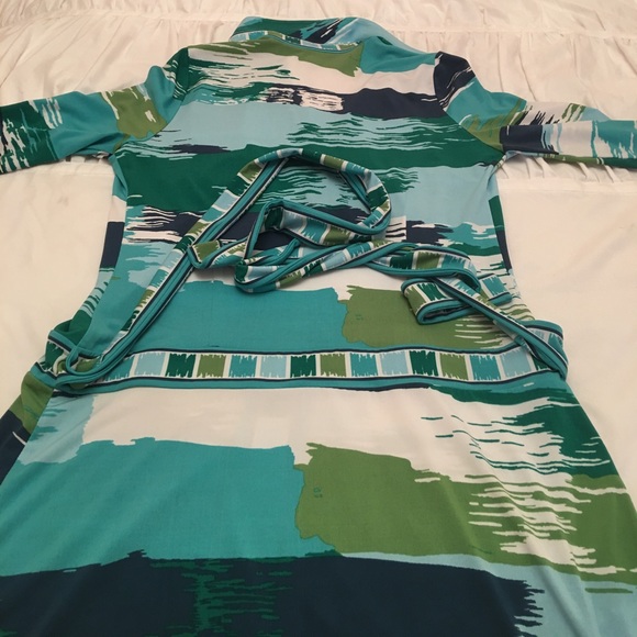 Multi colored mid sleeved dress - Picture 3 of 4