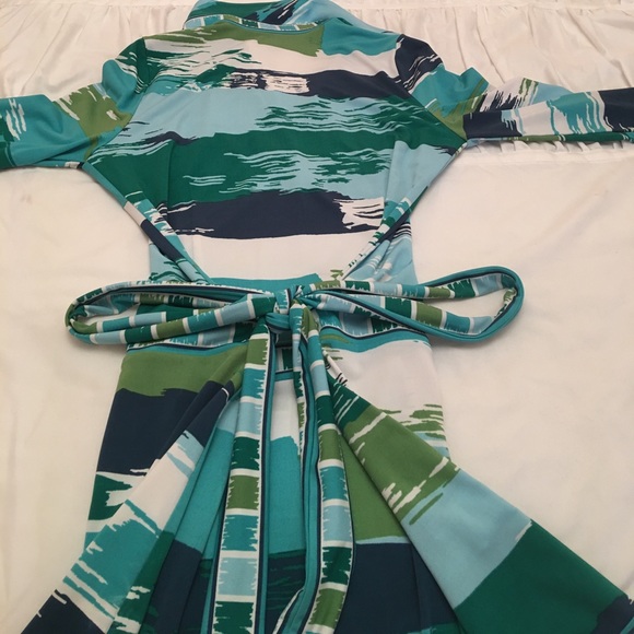 Multi colored mid sleeved dress - Picture 4 of 4