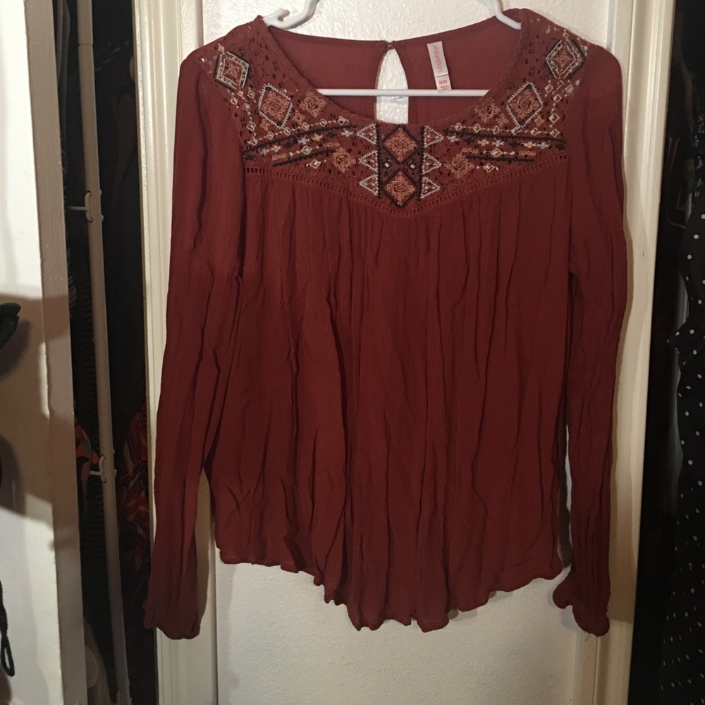 Orange/brownish shirt.