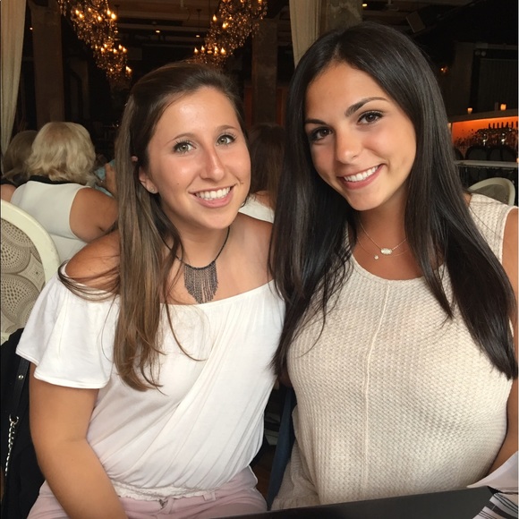 Meet your Posher, Nicole - Picture 1 of 1