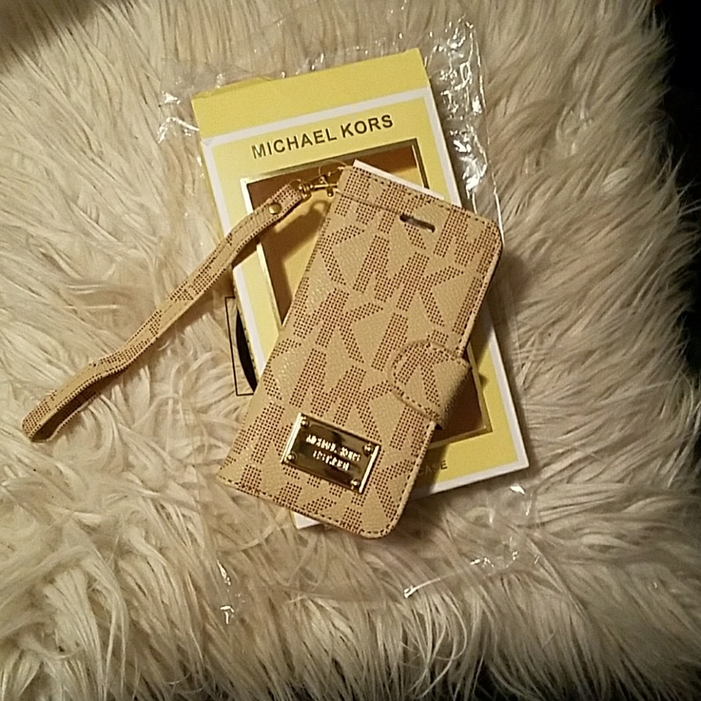 ~SOLD~~~Brand new Michael Kors galaxy 7 phone case