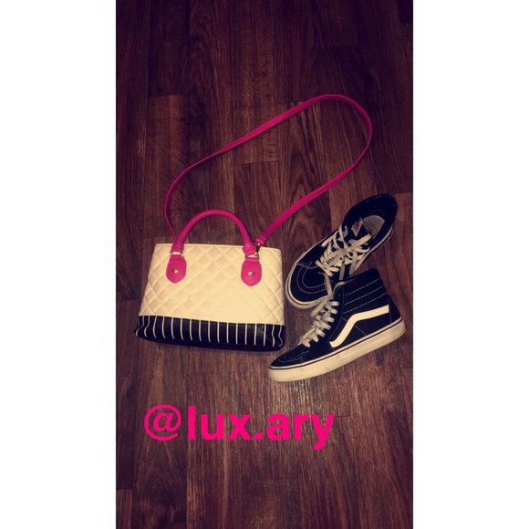 Purse - Picture 2 of 2