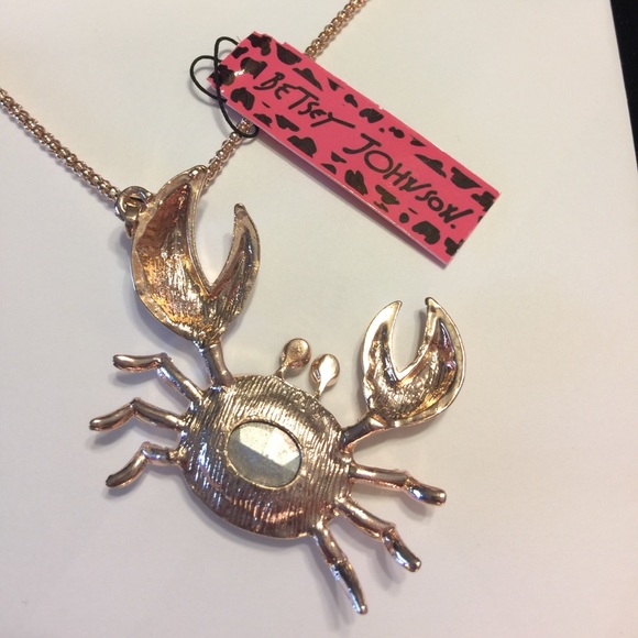 Betsey Johnson amber Crab gold necklace. - Picture 3 of 3