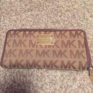 Signature Michael Kors Wallet