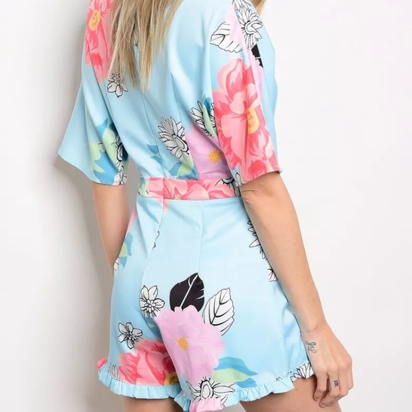 Last one ⚫️ Sky Blue flower Print Romper - Picture 2 of 4