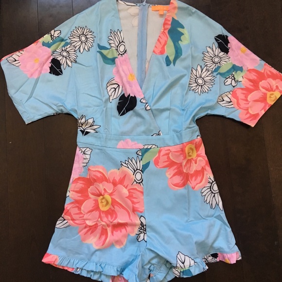 Last one ⚫️ Sky Blue flower Print Romper - Picture 3 of 4