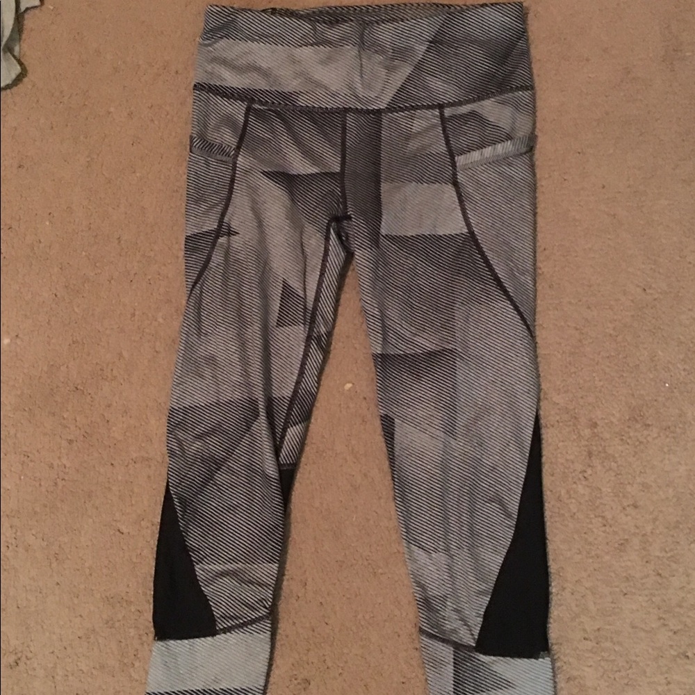 Athleta Relay running capris with side pockets!