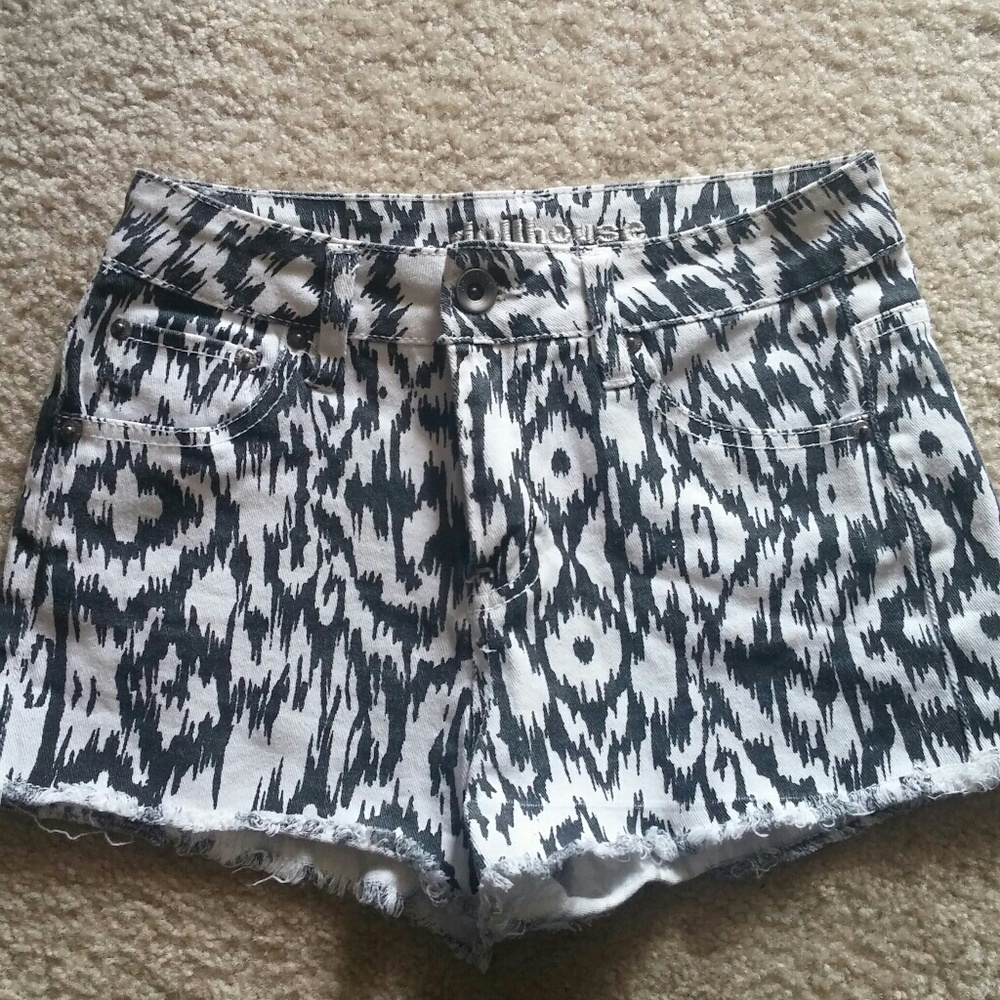 Dollhouse high wasted print shorts
