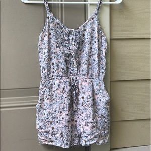 XS Forever 21 Floral Romper with Pockets!