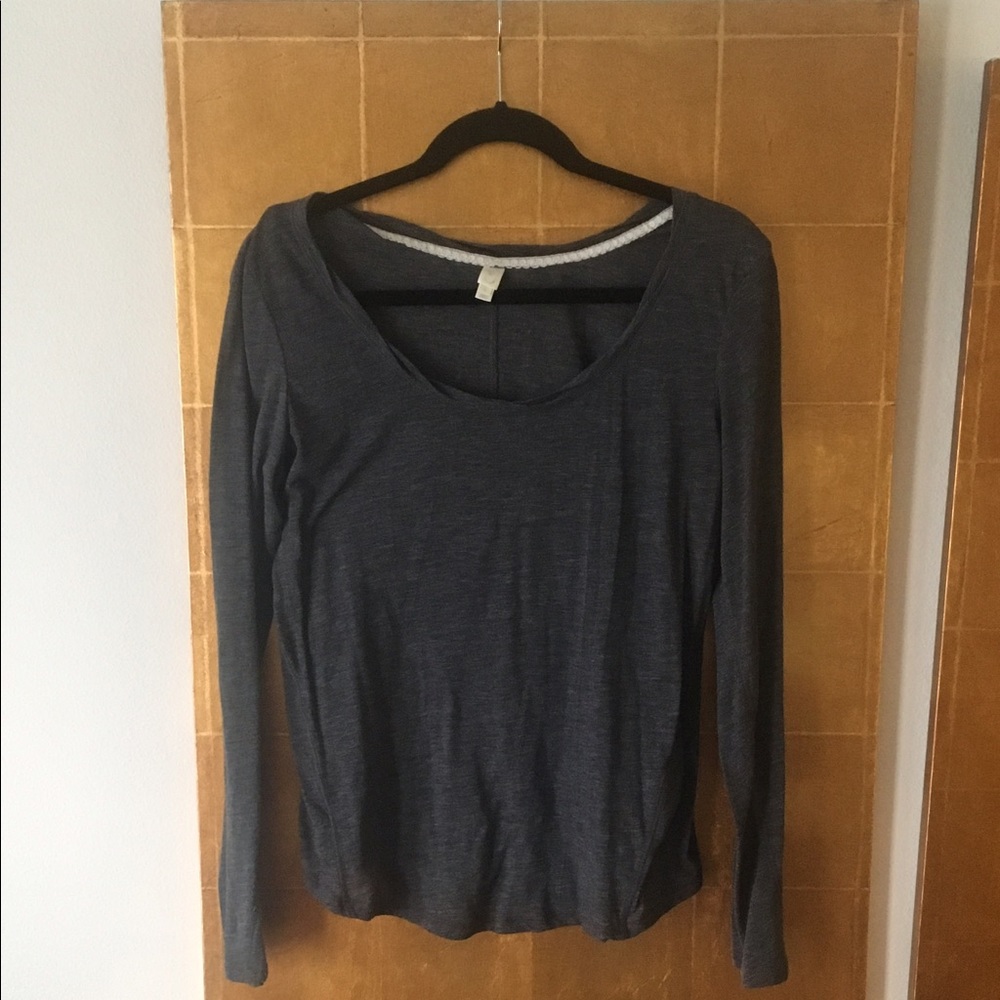 Long sleeve gray top