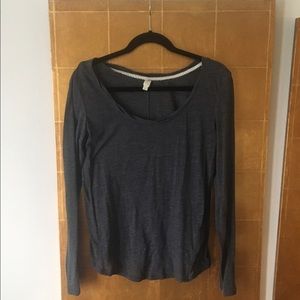 Long sleeve gray top