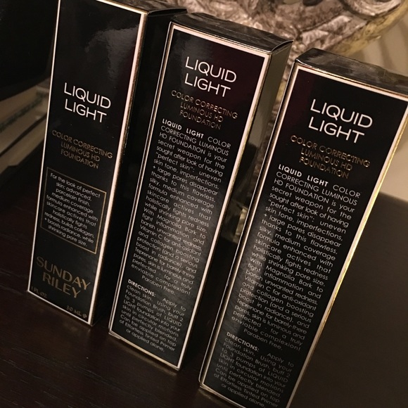 Liquid light correcting luminous HD foundation - Picture 3 of 4