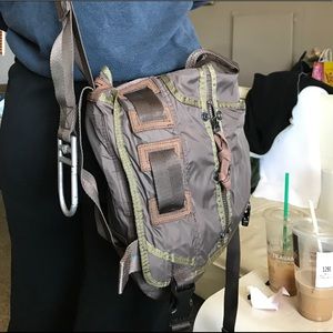JetLag Messenger Bag in coffee army green