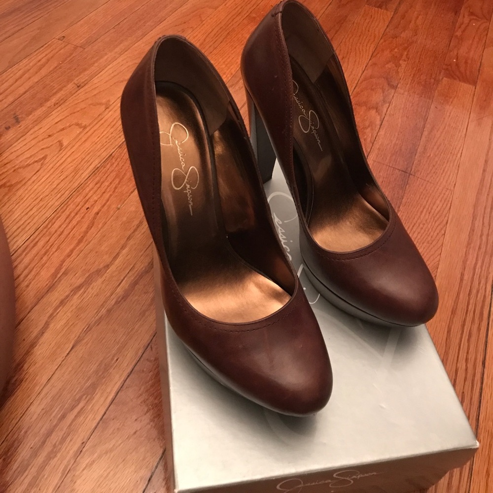 Brown Leather Jessica Simpson pumps