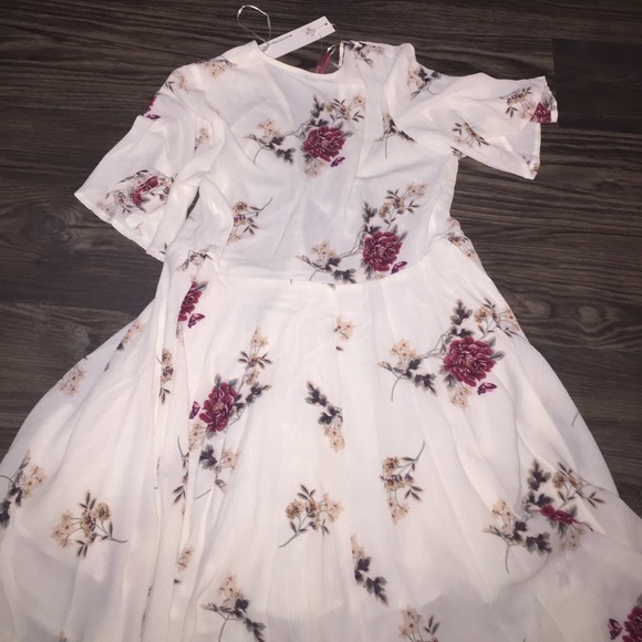 White floral wrap dress!! Size 10 Australia - Picture 8 of 8