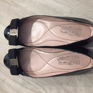 Ferragamo Black Patent Leather Flats SIZE 6