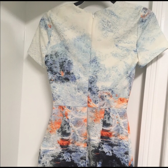 Bec + Bridge Floral summer dress. Size 0 - Picture 3 of 3