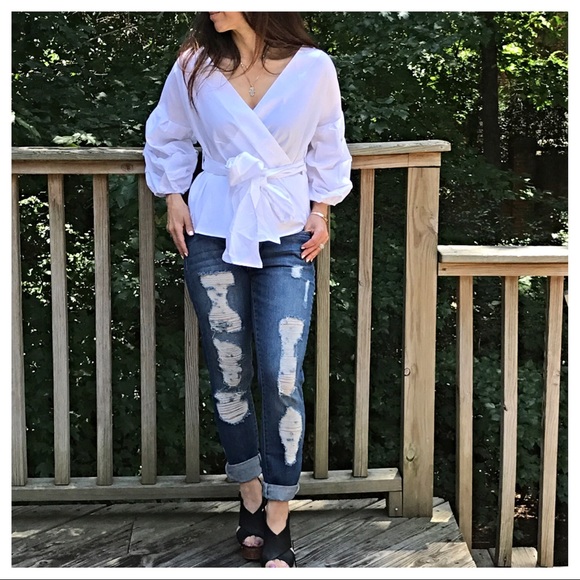 ✨LAST ONE ✨White wrap top - Picture 2 of 6