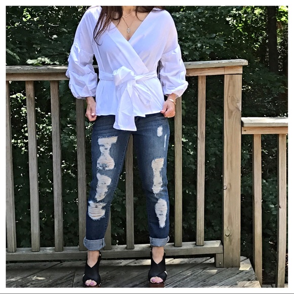 ✨LAST ONE ✨White wrap top - Picture 3 of 6