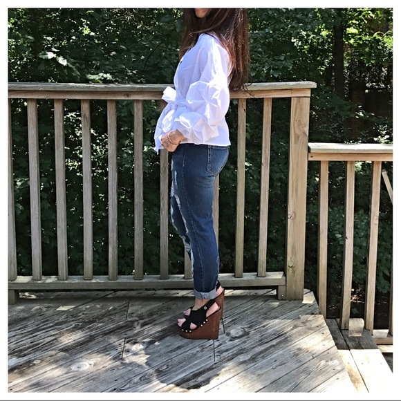 ✨LAST ONE ✨White wrap top - Picture 6 of 6