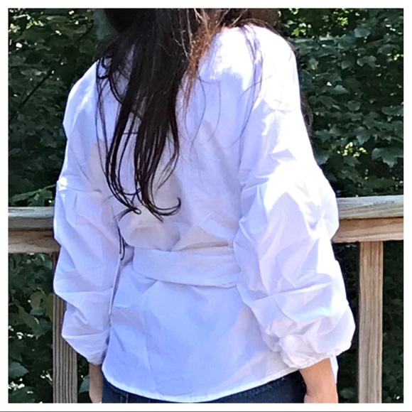 ✨LAST ONE ✨White wrap top - Picture 5 of 6