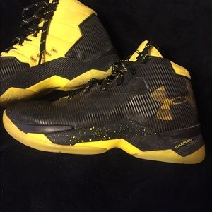 Men's UA Curry 2.5 Black Taxi