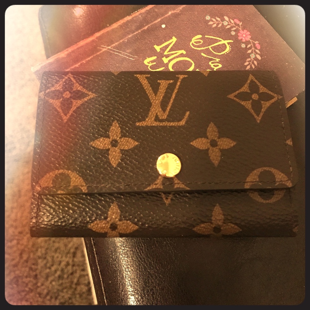 Louis Vuitton six key holder *price reduced*