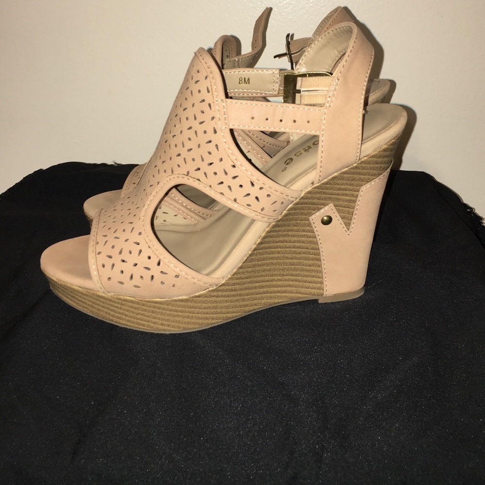wedges beautiful color only worn once like new !