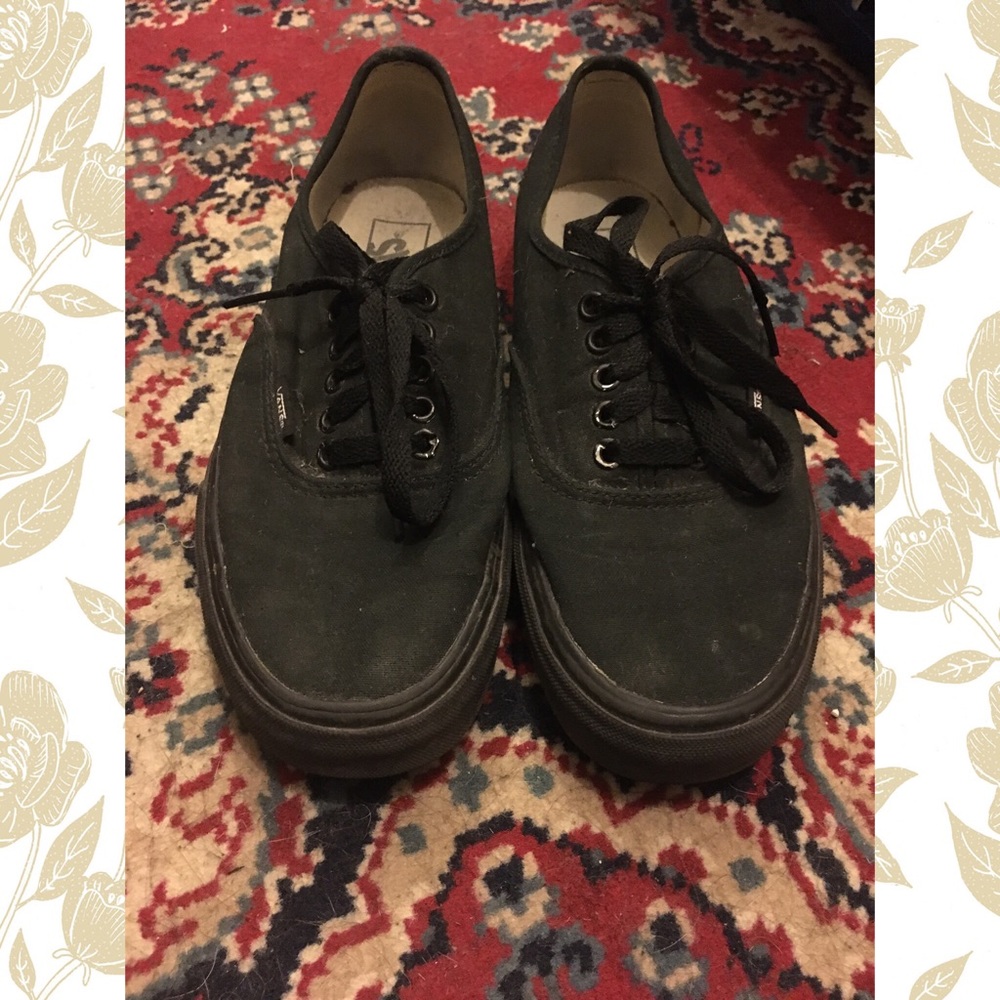 VANS AUTHENTIC Women's skate shoes - lightly worn