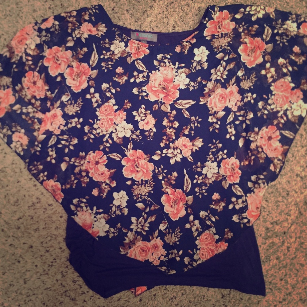 Maternity top.