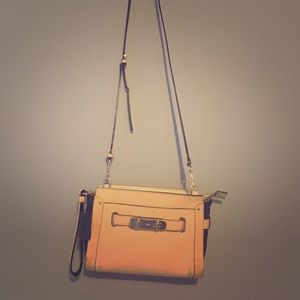 Small Coach Cross Body bag 💼